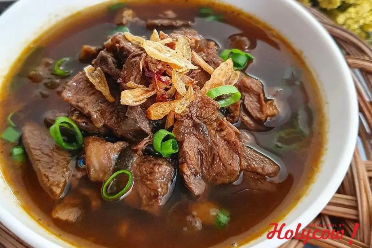 Rawon daging sapi kuah hitam khas Jawa Timur